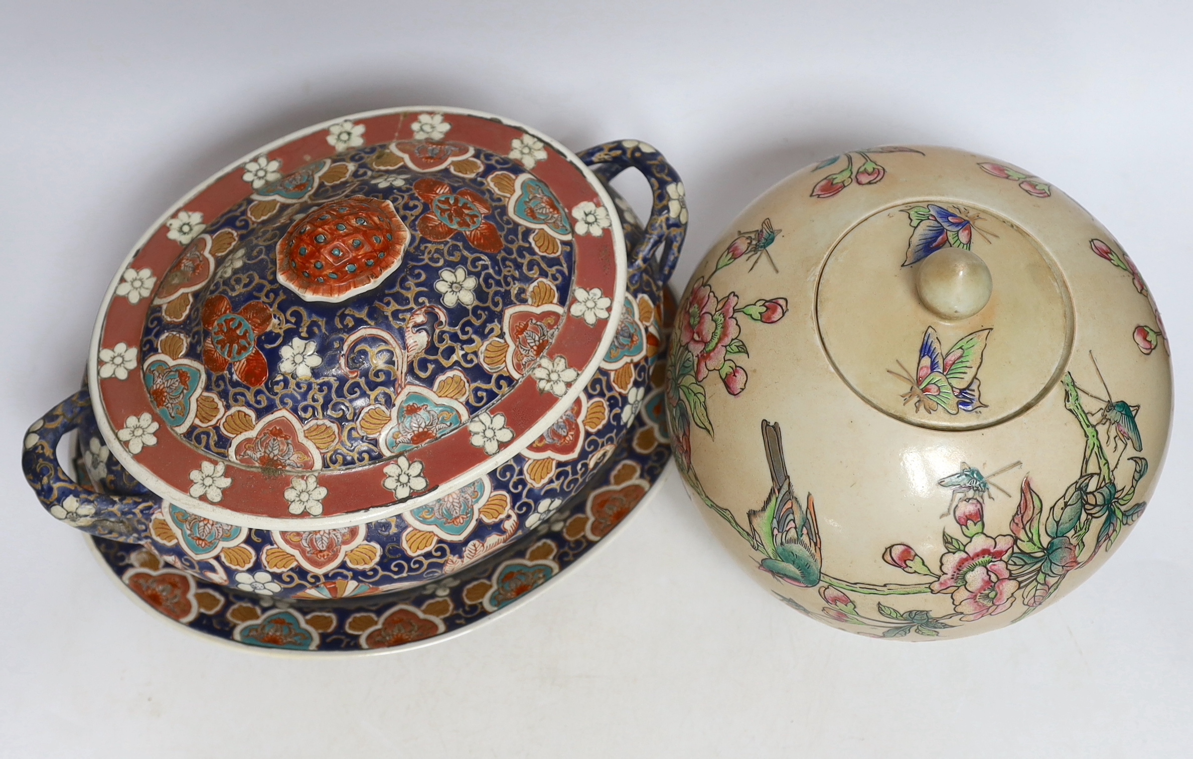 An Imari style tureen on stand and Chinese famille rose jar and cover, tallest 21cm